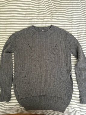 lululemon athletica Gray knit Sweater